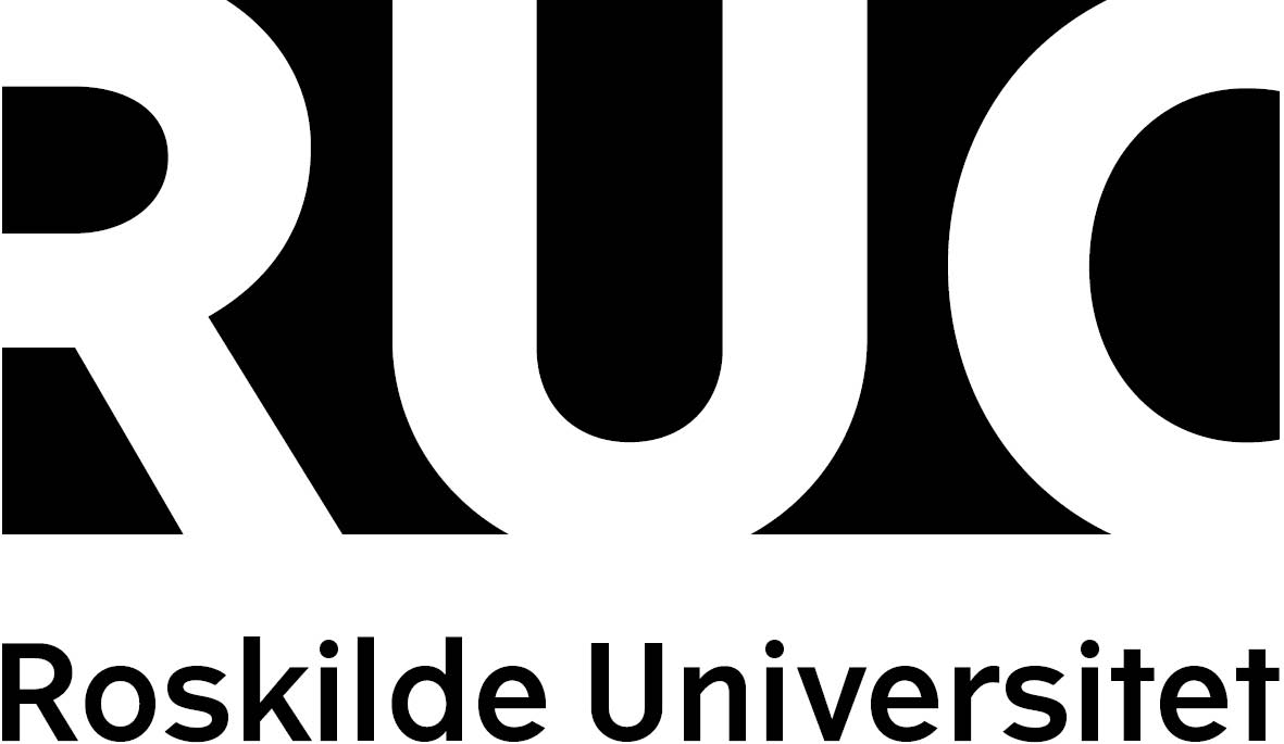 RUC_ROSKILDE_UNIVERSITET_BLACK_TEKST-UNDER-LOGO_CMYK